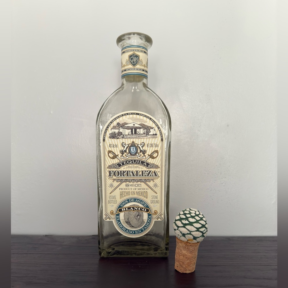 Fortaleza Tequila Blanco EMPTY bottle with original cork. Hard to get - Picture 3 of 4